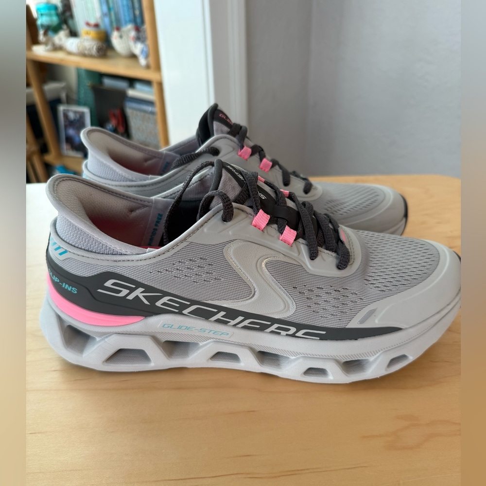 Sketchers Glide-Step Hands Free Slip-Ins Sneakers // 8